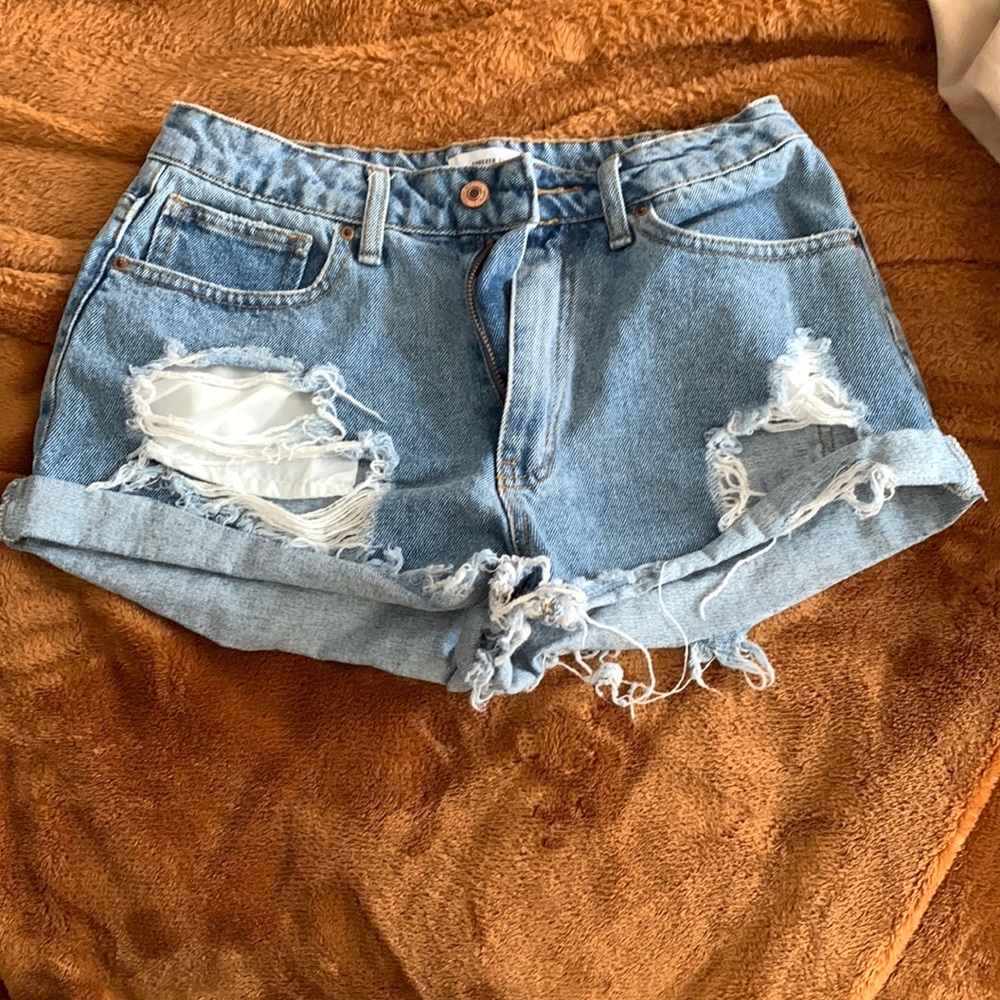 Jean shorts, 2 rips